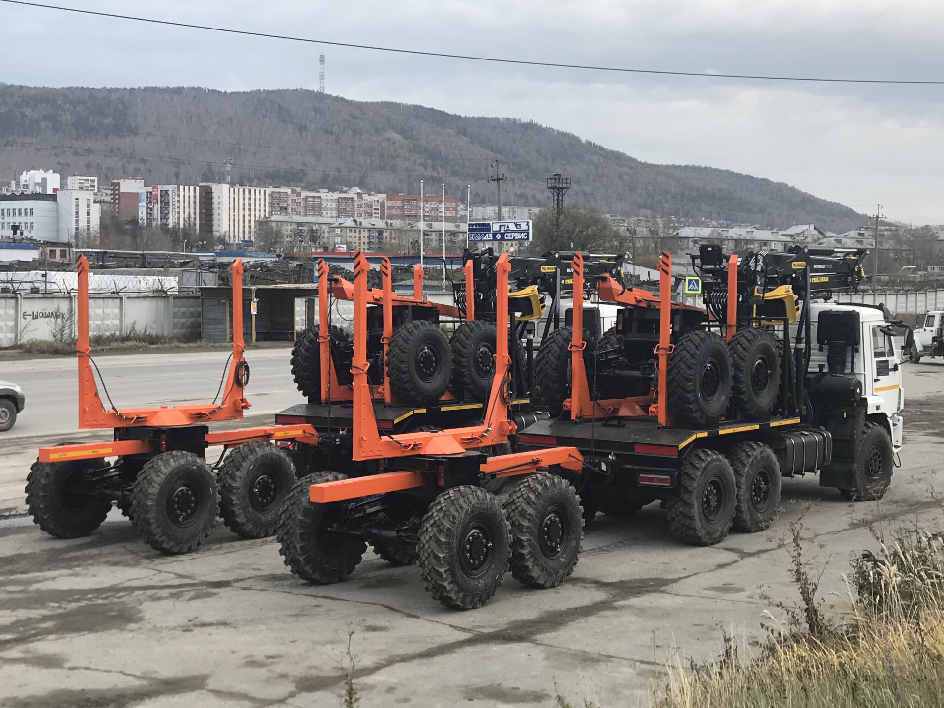 Лесовоз камаз 43118