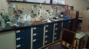  Островной лабораторный стол  1,5 x 3,5 м  FisherScientific  - SINGAPURE 