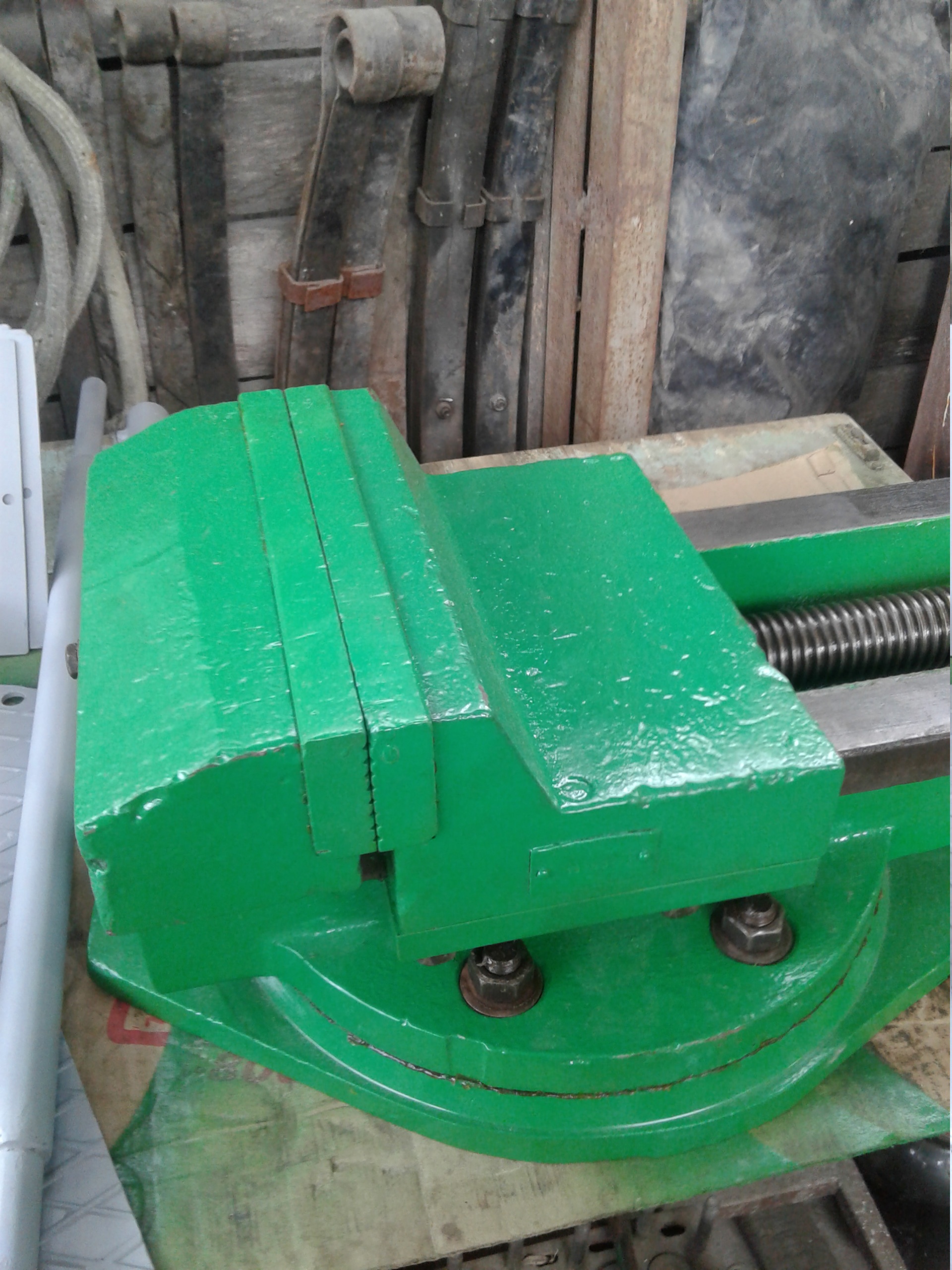 Тиски станочные поворотные СССР, 250 мм купить Б/У в Феодосии по цене ...