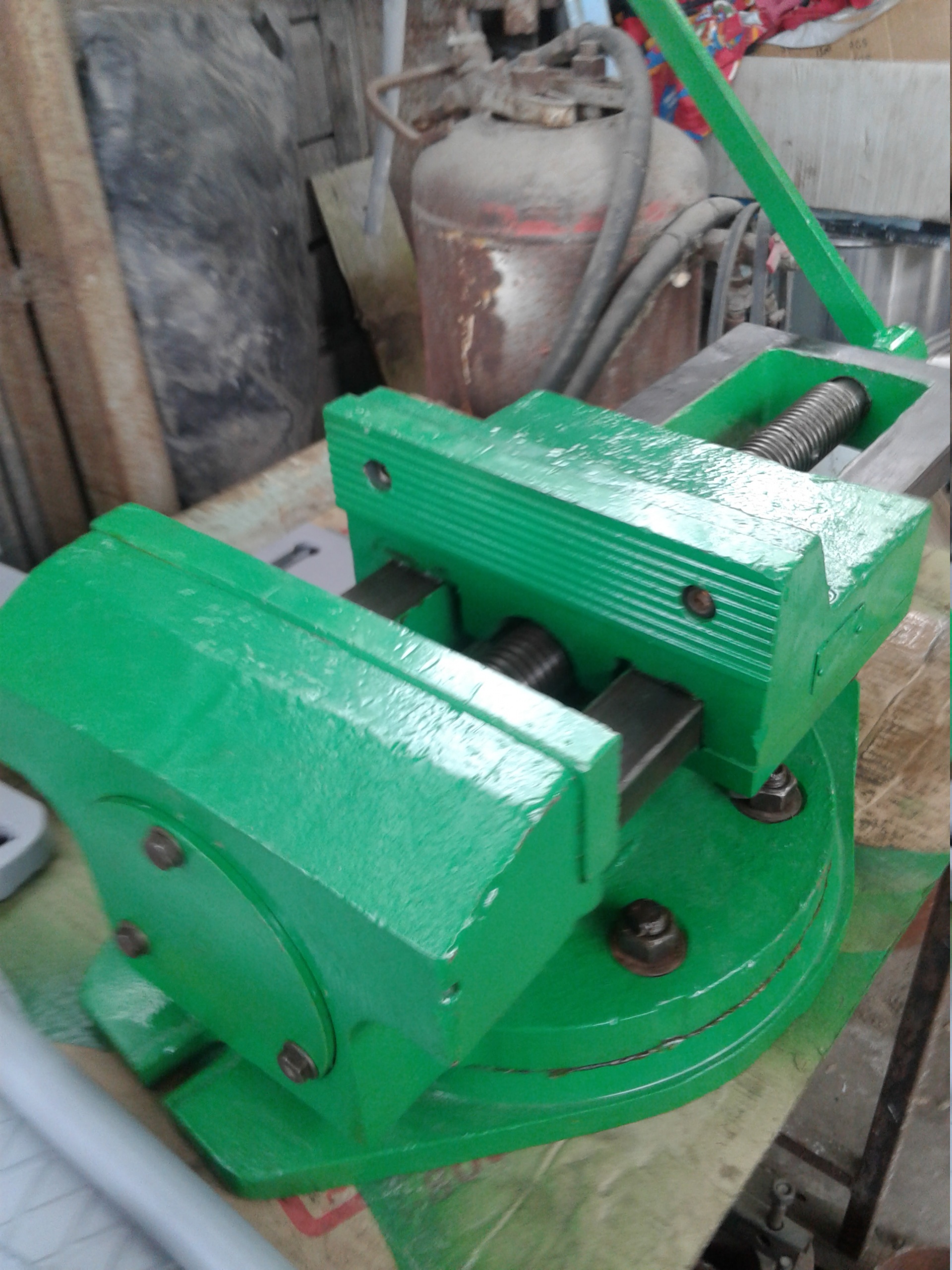 Тиски станочные поворотные СССР, 250 мм купить Б/У в Феодосии по цене ...