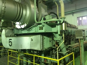  Дизельный генератор 5650 кВт x 8 единиц (бункерное масло, HFO) Топливо: C-Бункер, A-Бункер, HFO Частота: 50 Гц 