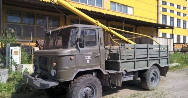 Машина бурильно-крановая БМ-202 на базе ГАЗ 66