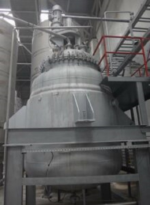 Реактор эмалированный, объем -10 куб.м., с рубашкой и мешалкой якорного типа
