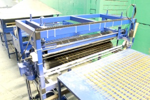 Линию производства стеклопластиковой сетки СПС-1