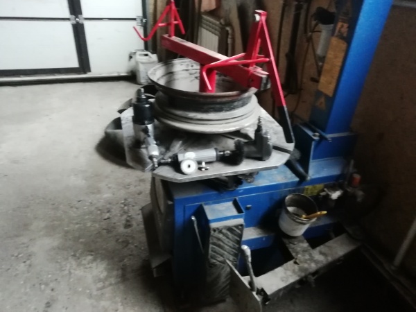 Шиномонтажное оборудование купить Б/У в Новосибирске по цене 299 999 ...