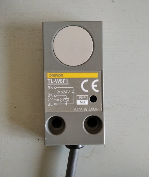 Индуктивный бесконтактный датчик OMRON TL-W5F1 купить в Курске по цене ...