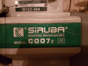 Плоскошовная SIRUBA C007J + Надставка на стол для плоской поверхности