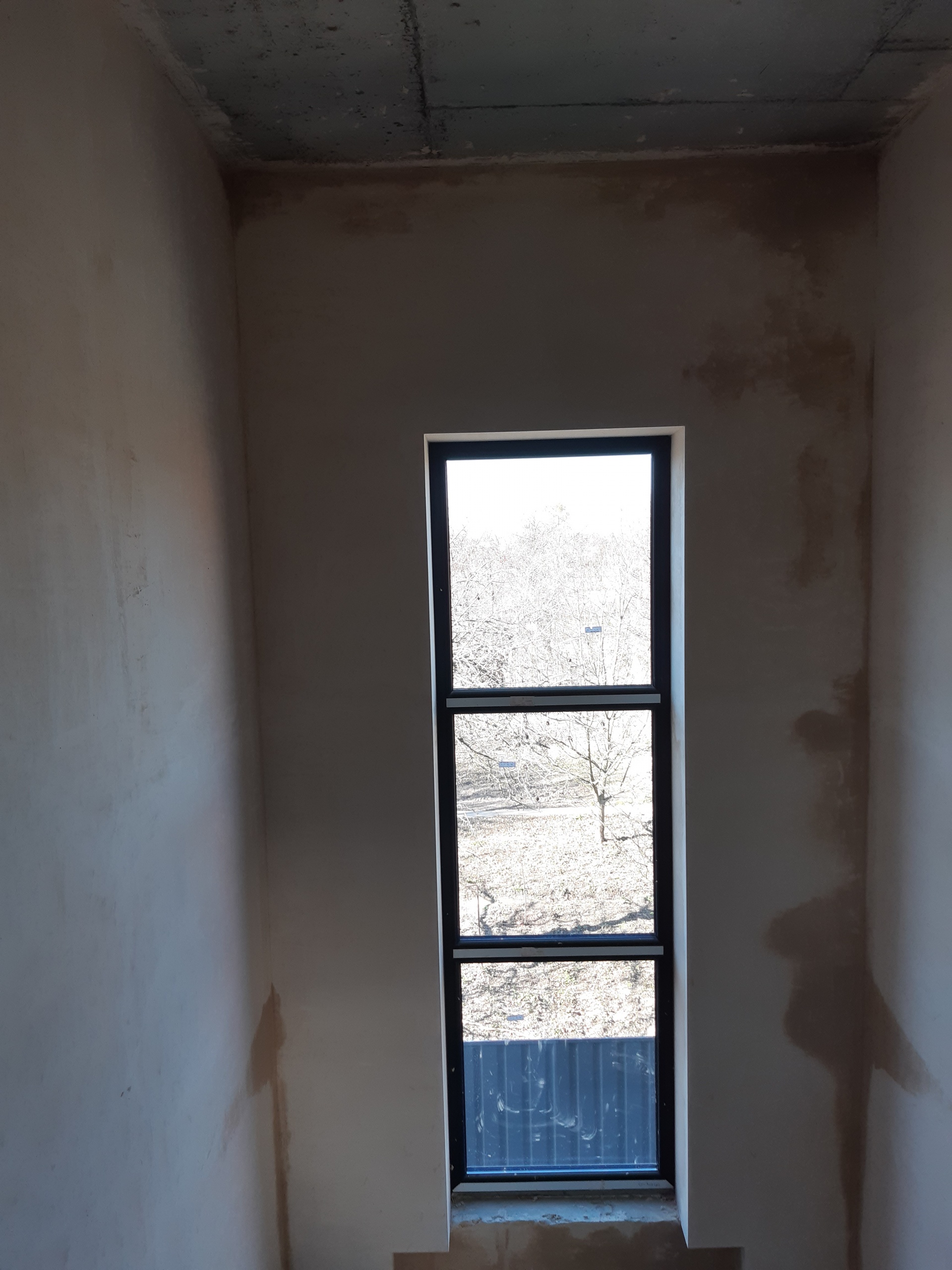 mashinnaya shtukaturka sten i potolkov ot