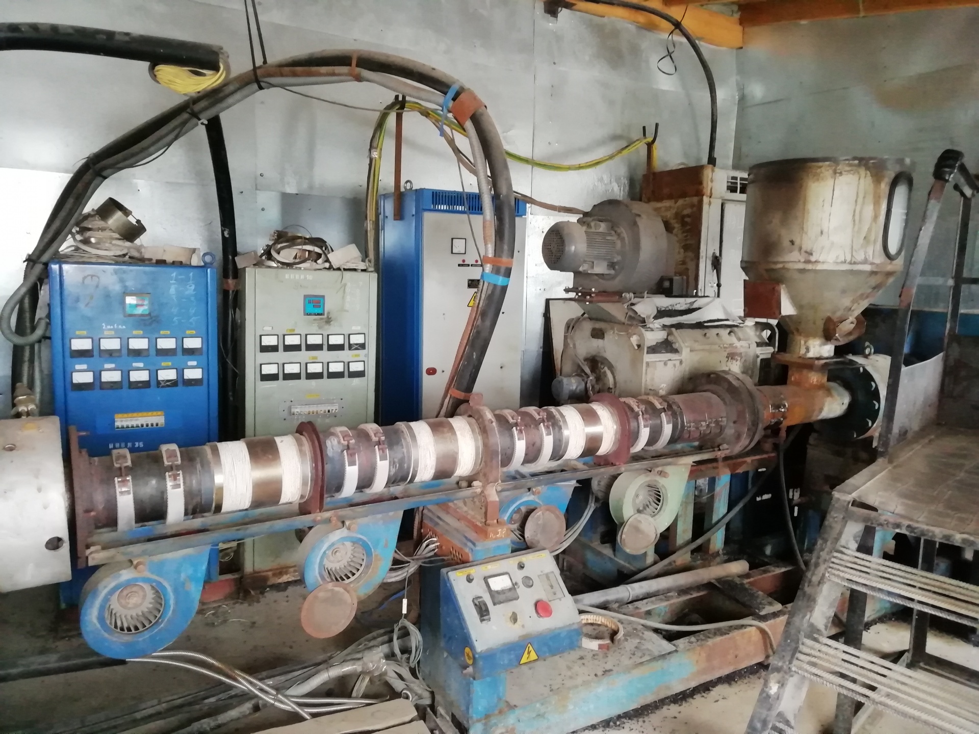 Тянущее трубы. Холоднокатаная труба видео производства. Тянущее трубы. Труба цельная металлическая. Медная труба отожженная и неотожженная разница.