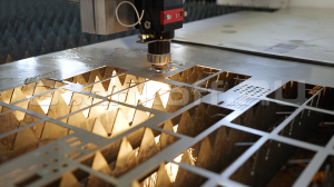 Оптоволоконный лазерный станок по металлу XTC-1530H/1500 Raycus