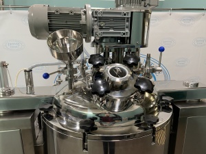 Смеситель-гомогенизатор (реактор) вакуумный объемом 250 литров