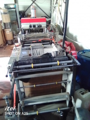 Пакетоделающая машина для пакет «майка» с автоматом вырубки и конвейером Марка RQ700