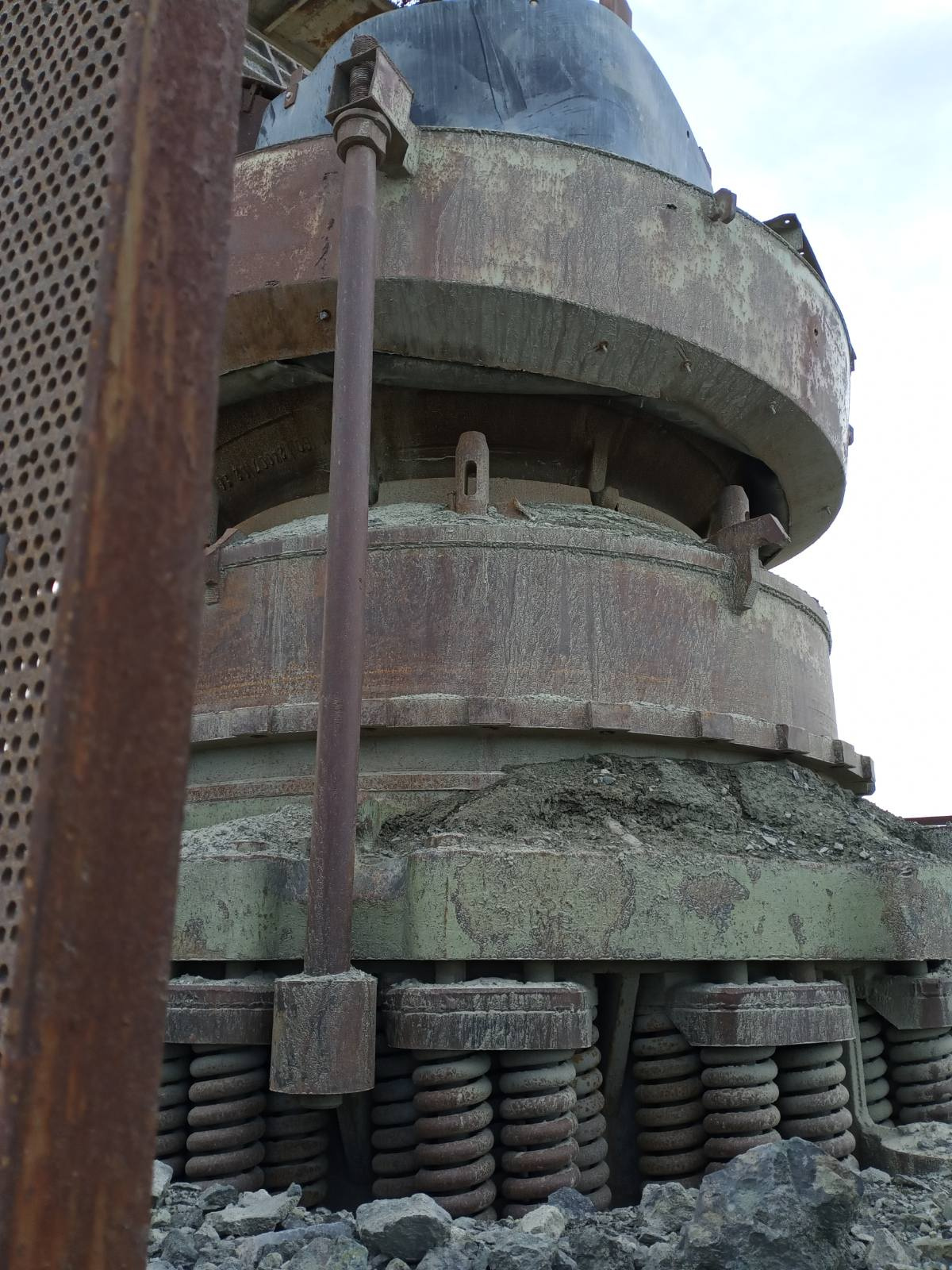 Дробилку КСД 2200Т, КМД 1750, мельницу МШЦ 2100 х 2200, МШР 3,6х5, ЭКГ ...