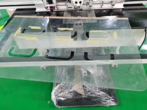 Автоматическая шаблонная швейная машина с лазером (станок челночного стежка)