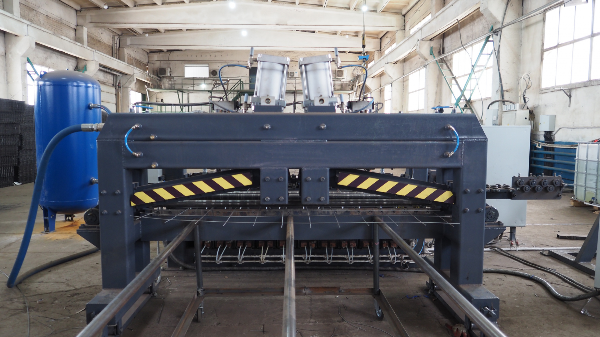 Линию для автоматического производства стальной сварной сетки купить Б ...