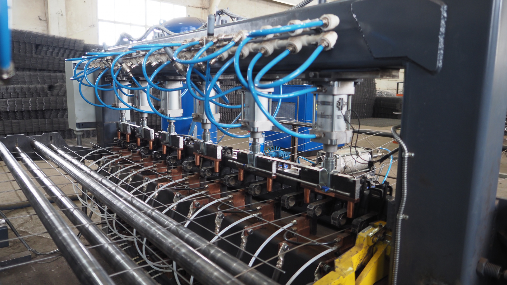 Линию для автоматического производства стальной сварной сетки купить Б ...?