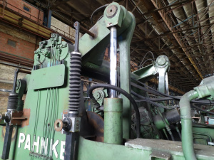 Манипулятор ковочный рельсовый PAHNKE (4,5 тонны мах вес заготовки) в кузнечно-прессовое производство