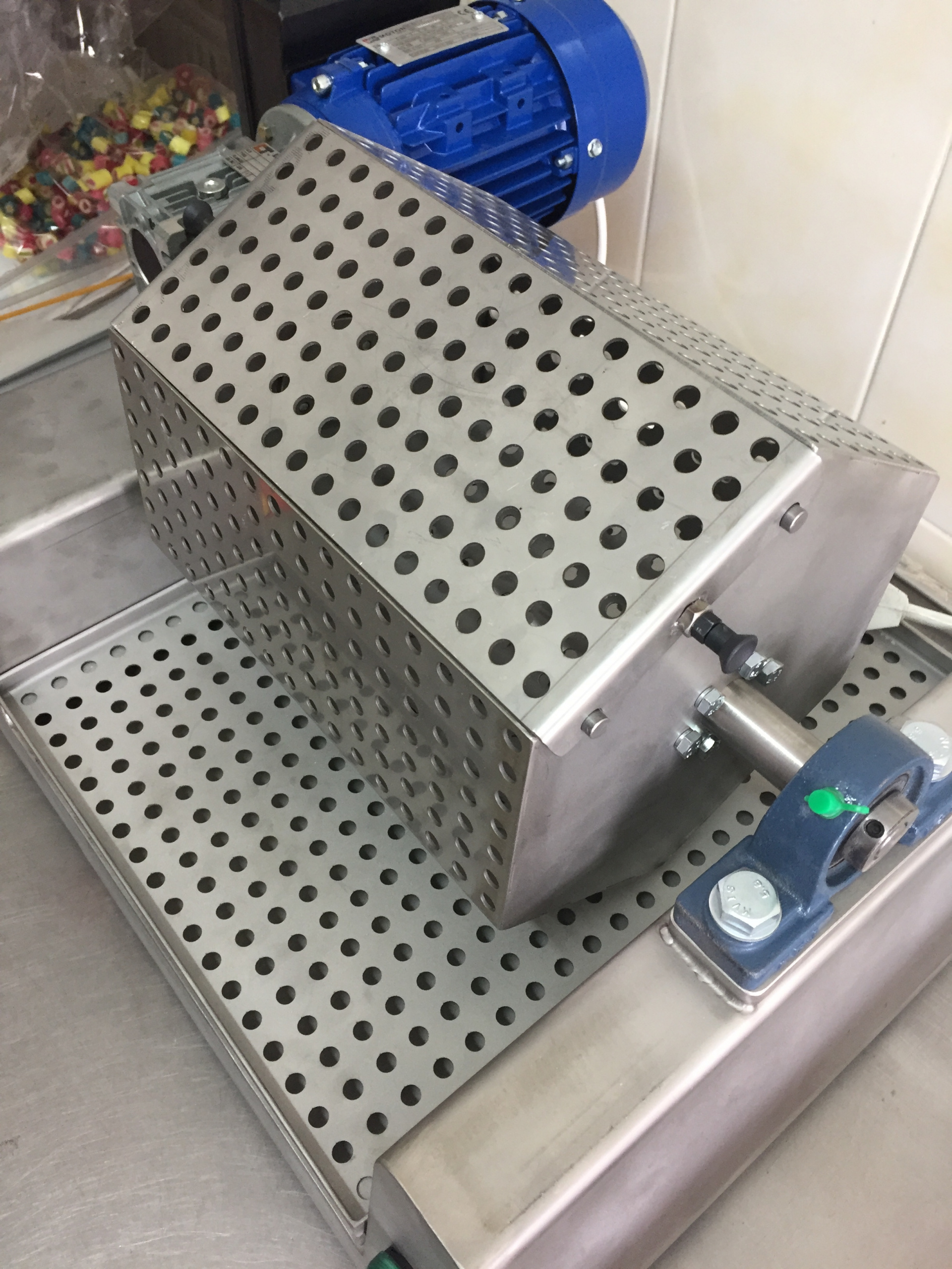 Галтовочная машина (Tumbling machine) для удаления облоя карамели ...