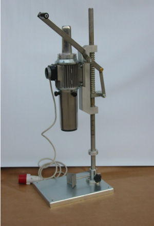 Полуавтомат для обкатки полиламинатного колпачка (Италия)