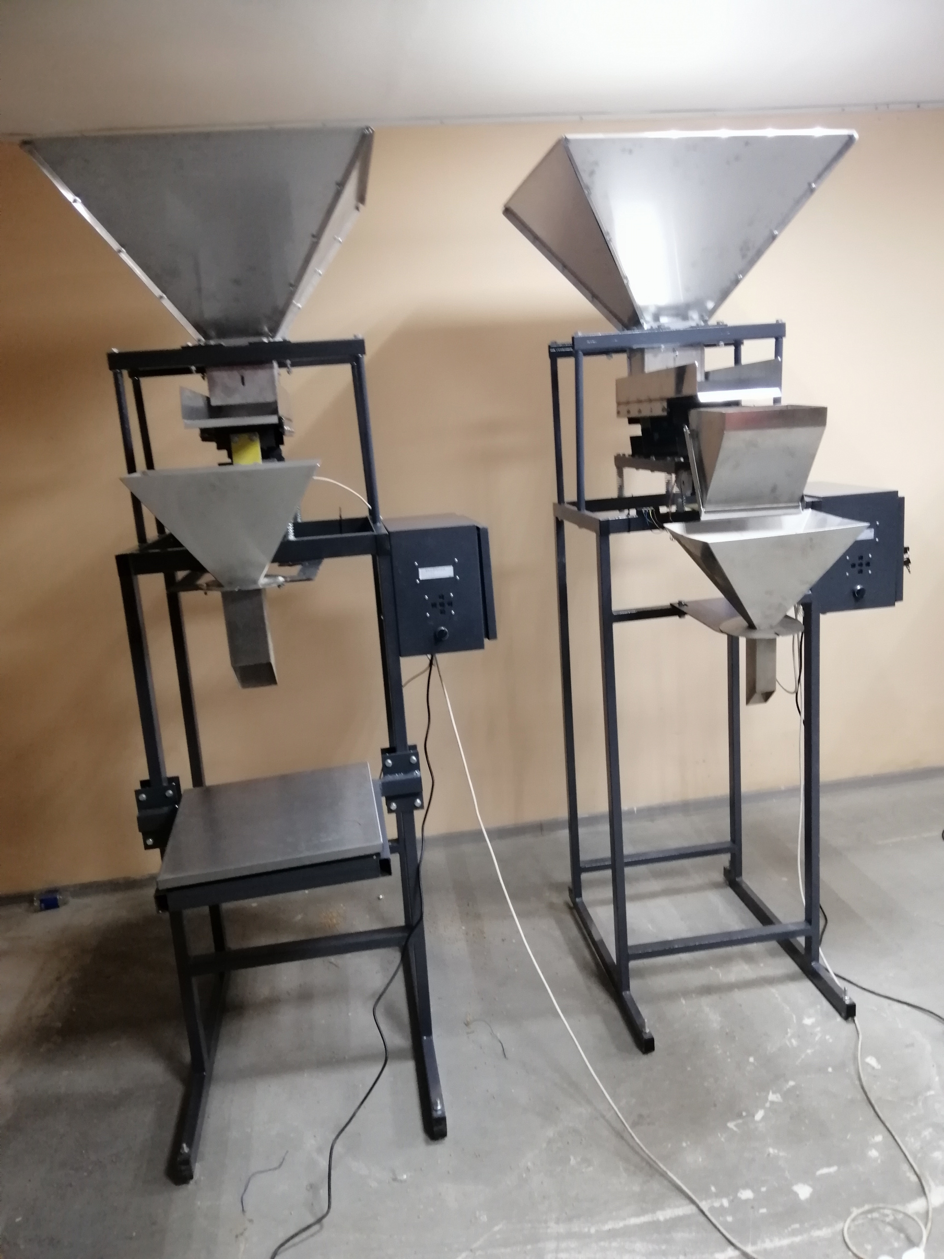 Фасовка зерна. Оборудование для фасовки песка. Фасовка зерна в мешки. Оборудование для фасовки зерна. Фасовка зерна.