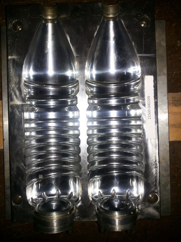 Пресс форма пэт 4 канала. Пресс форма для изготовления бутылок. Пэт прессформа для бутылок. Пресс-формы для выдува пэт тары. Пресс форма вкладыш для выдува пэт бутылок.