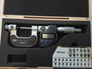 Цифровой микрометр MITUTOYO для измерения резьбы