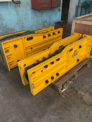 Гидромолот на экскаватор Kobelco SK210/260/350LC