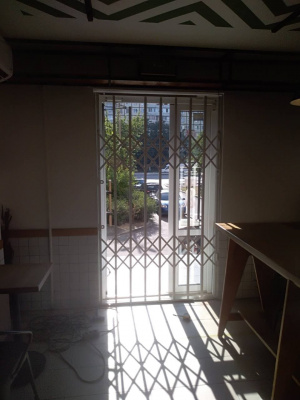 Раздвижные металлические решетки на окна, двери, балконы, витрины магазинов под заказ любых размеров