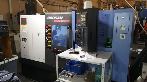 Токарно-фрезерный станок c ЧПУ DOOSAN Lynx 220 LMА