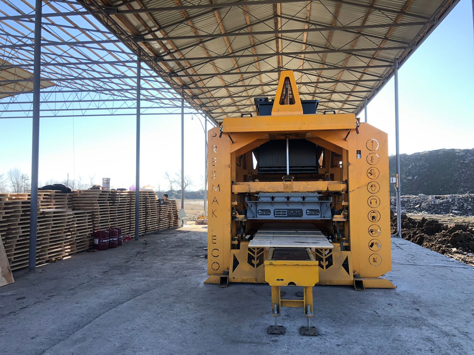 Купить вибропресс для производства шлакоблоков купить в Москве по цене ...