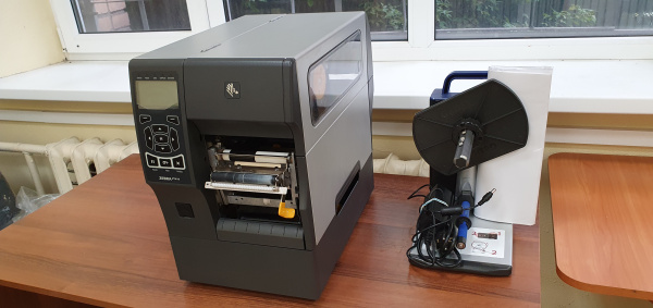 Термотрансферный принтер Zebra ZT-410043; 300 dpi, Ethernet, Bluetooth 2.1/MFi, Full Rewind