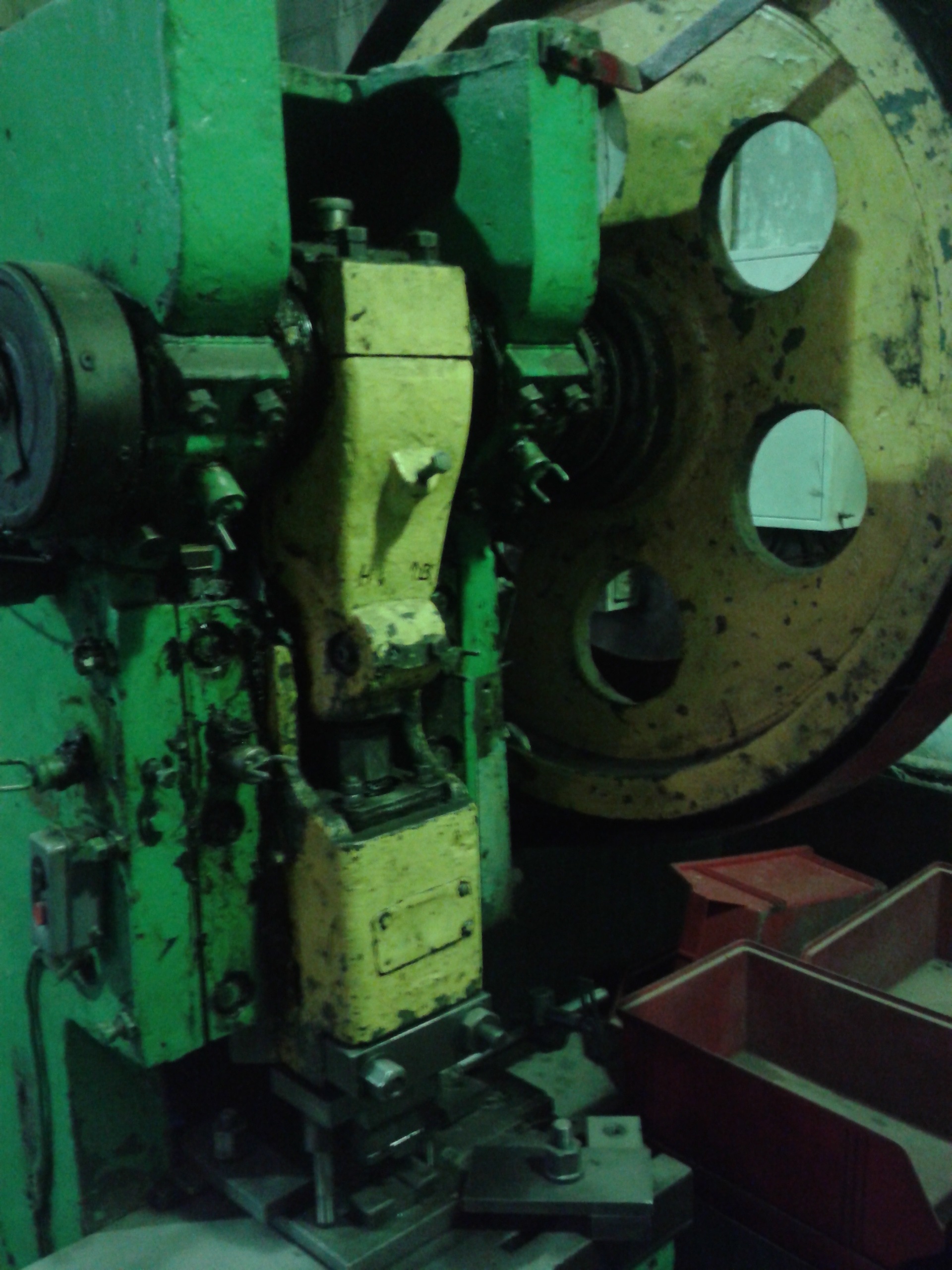 кривошипный механический пресс с набором штампов для вырубки анкерных ...