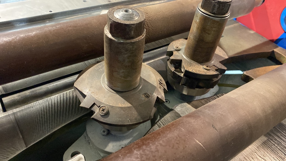 Станок шлифовка коленвала vk-600a. Ремонт заготовки. Ремонт заготовки. Детали обрабатываемые на станках. Наварка коленвала.