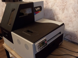цветной рулонный принтер этикеток VP 700