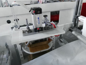 Автоматический станок для производства пакетов с вырубной ручкой CW-1000SP