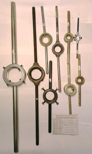 Плашки (лерки) для метрической и трубной резьбы, плашкодержатели