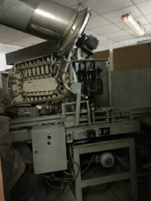 Автоматическая укупорочная машины винтовой алюминиевой пробкой Д9-ВАУ