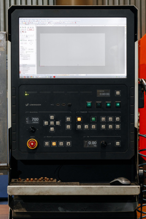установку лазерной резки листовых металлов LC Professional ML FO3015-2.0, производства ООО "НПО Юнимаш"