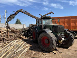 Щепоруб дробилка мобильная JENZ HEM 560 + трактор Fendt 926 Vario, рубительная машина JENZ HEM 560 + трактор Fendt 926 Vario