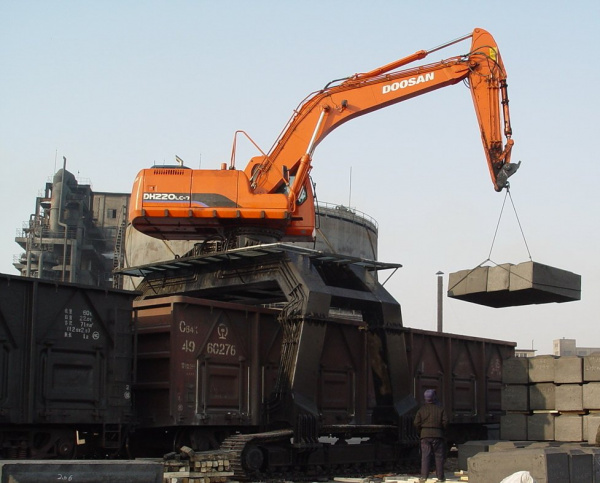 Гусеничный экскаватор DOOSAN Daewoo DX225LC, 2022