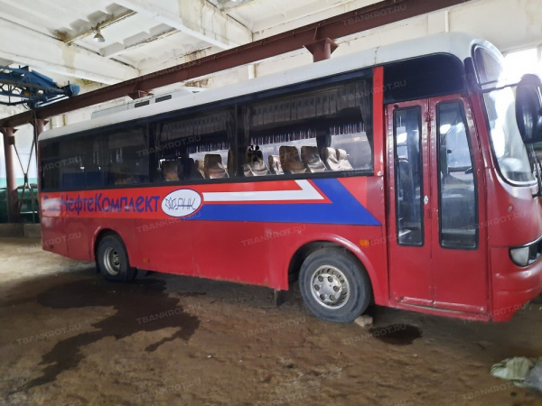 Автобус Hyundai Aero Town, гос.номер Р743ВУ16, цвет красный, VIN KMJNN19RPWC301742, 1998 г.в