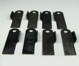 Комплект ножей (8 единиц) измельчителя John Deere. Заводской артикул AH213457