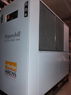 Чиллер для охлаждения воды Parker HIRROS HyperChill 76кВт (идеальном сост)