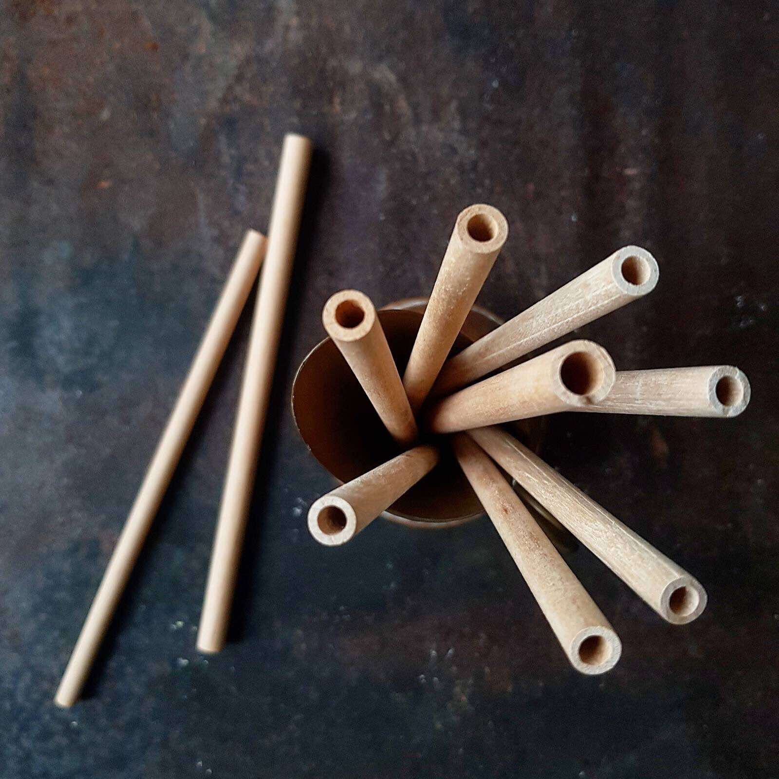 Деревянные трубочки. Деревянные трубочки для коктейлей. Изделия из круглых палочек. Круглые палочки шоколадные.