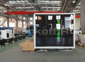 Оптоволоконный лазерный станок в защитной кабине XTC-1560G/6000 Raycus