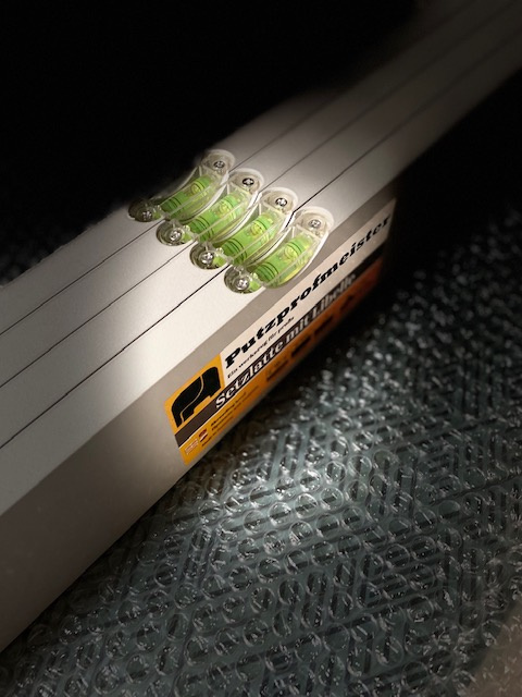 Правило с уровнем (глазком) для полусухой стяжки пола купить в Москве ...