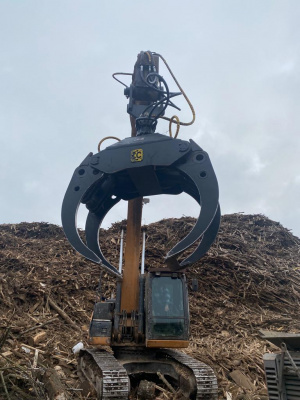 Лесозахват для экскаватора Komatsu PC220-8