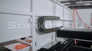 Оптоволоконный лазерный станок в защитной кабине XTC-1560G/6000 Raycus