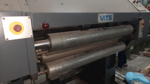 Листовой выклад к ролевым офсетным машинам, VITS QRO, 1993 г.в., ширины роля-980 мм, рубка 630 мм, скорость до 60 000 в час, привод кардан