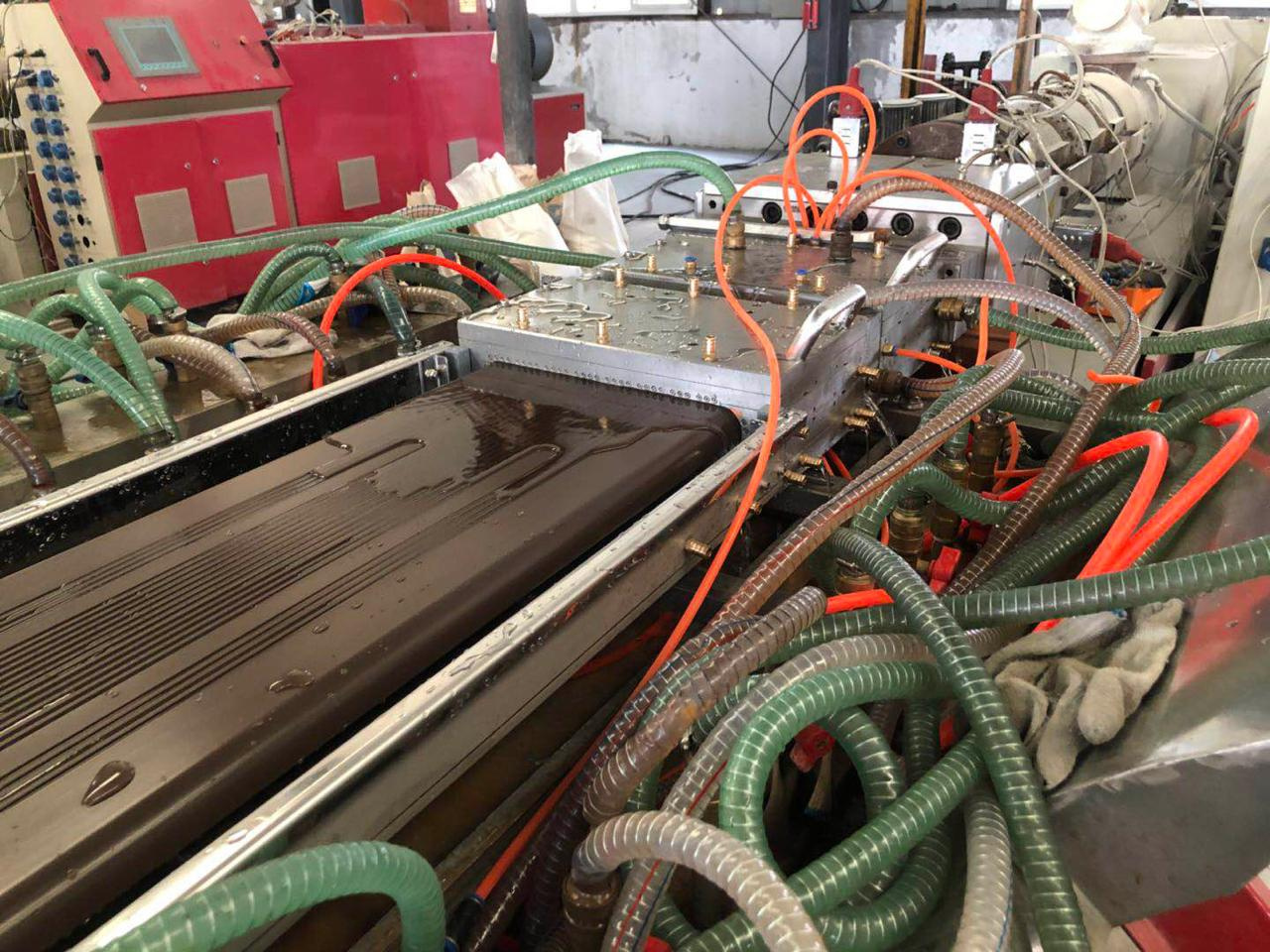 линия для ДПК изделий (террасная доска, сайдинг) купить в Казани по ...